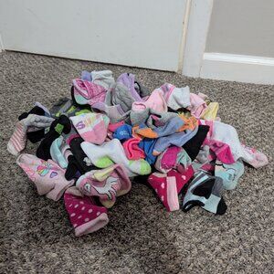 Huge lot (92 single socks) of Toddler Socks Sizes 2-4T